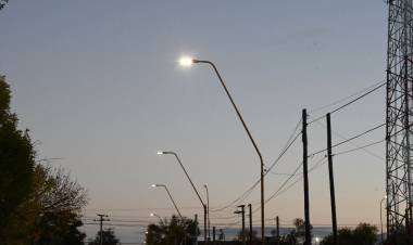 Más y mejor iluminación para los barrios Corradi y Hernández