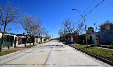 Bernarte habilitó una parte de la pavimentación del sector histórico de barrio Parque
