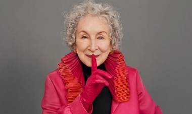 Margaret Atwood recibió en Toronto el III Premio de Poesía Joan Margarit