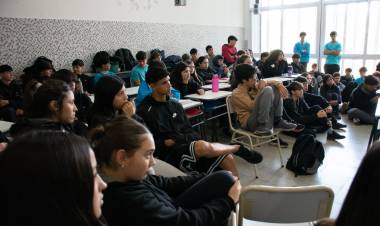 Salud y Diversidad brindan charlas de ESI en colegios secundarios de la ciudad