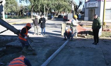 El municipio intensifica las tareas de bacheo y reparación de adoquinado en sectores estratégicos