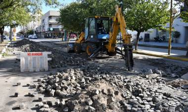 Sigue la importante intervención del adoquinado en la zona de la Terminal de Ómnibus