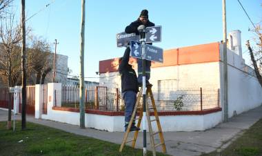 Se renovaron 200 nomencladores en barrio La Milka y continuarán los trabajos en barrio Parque
