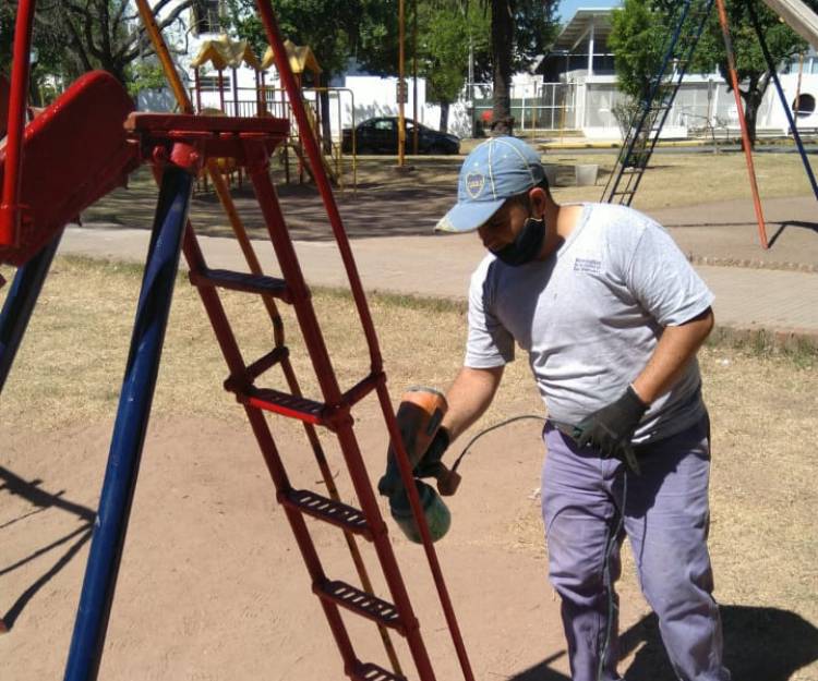 El municipio interviene plazas y espacios comunes