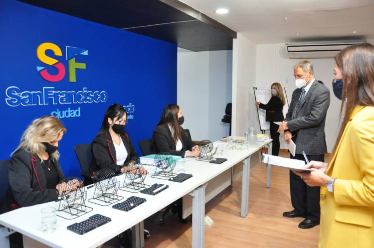 Primer sorteo del programa contribuyente cumplidor
