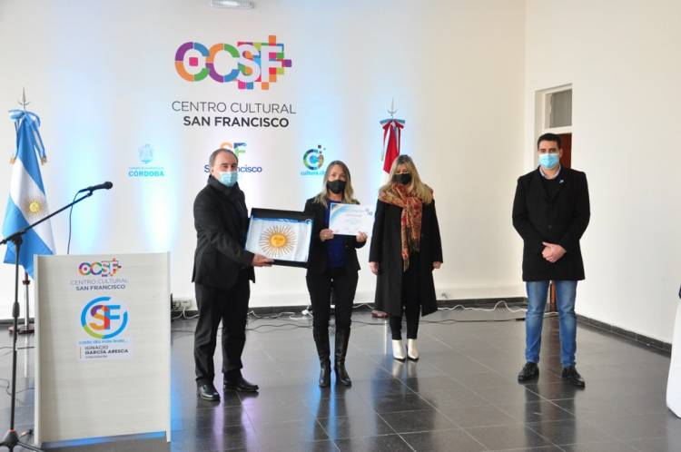 Distinción Manuel Belgrano: entrega simbólica del reconocimiento a abanderados y escoltas de la ciudad