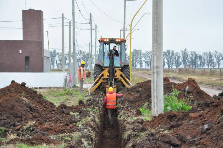 Se inició la importante obra de cloacas en Barrio Savio y Maipú