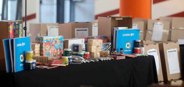 Importante entrega de materiales lúdicos y artísticos a 50 instituciones de la Provincia de Córdoba