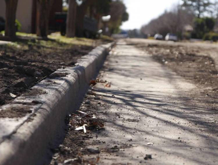 Más calles de barrio San Cayetano contarán con cordón cuneta