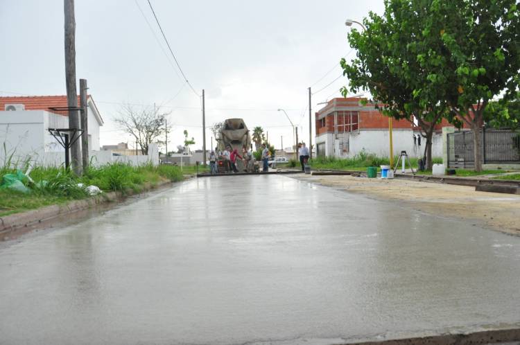 Pavimentación Barrio 20 de Junio: “Seguimos avanzado con la obra en este sector de la ciudad”