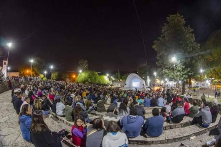 Estrenaron en la localidad cordobesa de Saldán el primer film realizado con teléfonos celulares