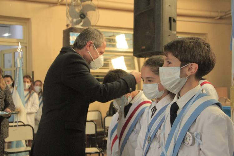 Bernarte participó del acto del Día de la Bandera en la Escuela Roca