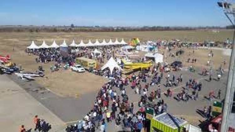 El Festival Aéreo de Villa María ofrecerá bautismos de vuelo y viajes en globo