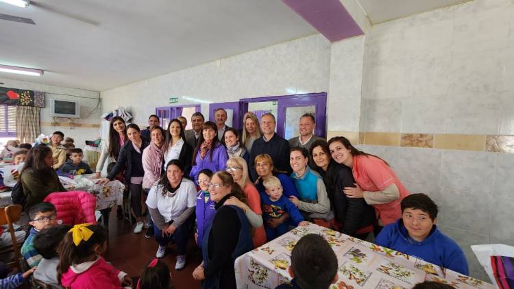 ACARA entregó juguetes en la Guardería Municipal Maestro Aguire