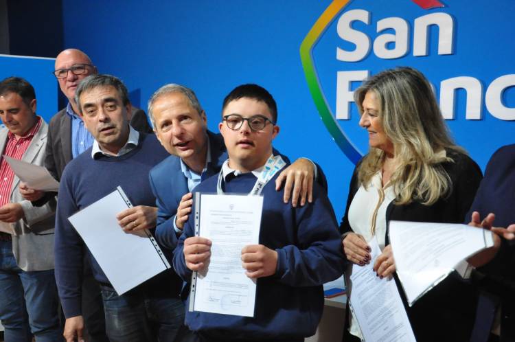 Bernarte entregó reconocimientos a deportistas de la ciudad