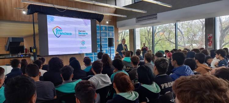“Hacia Mi Primera Licencia de Conducir”