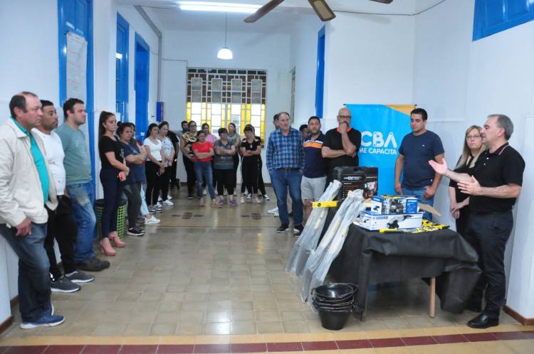 El municipio entregó herramientas a tres cursos del CEDER