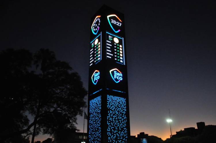 El Centro Cívico ya cuenta con su renovado y modernizado reloj