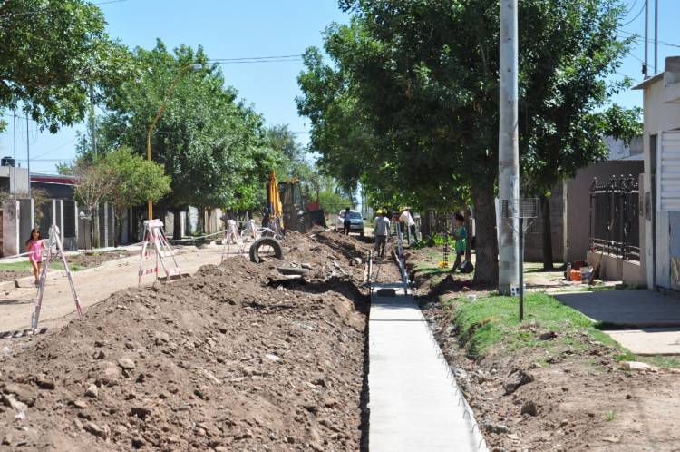 Cordón cuneta: En San Cayetano la obra no se detiene