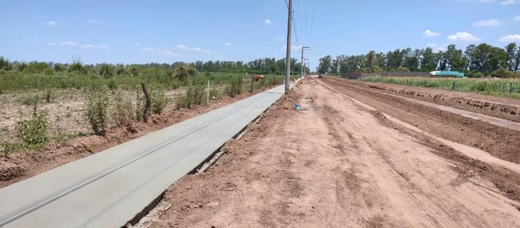 Continúa avanzando la obra de pavimentación del camino principal a Plaza San Francisco