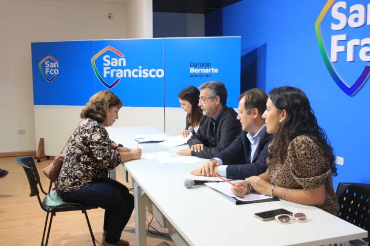 VIVIENDA SEMILLA: El municipio otorgó nueva asistencia económica para que 20 beneficiarios avancen con sus viviendas