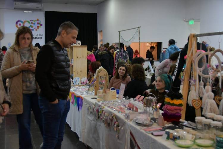 Con gran éxito se desarrolló la Ferial Mujeres Emprendedoras, especial Día del Amigo