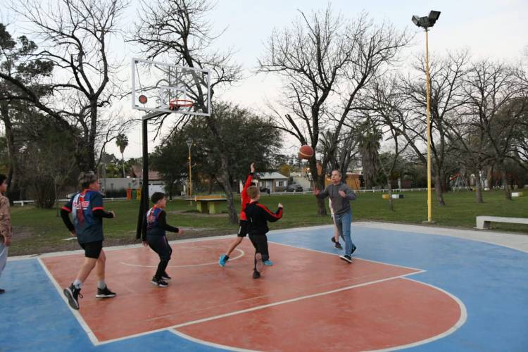 Se inauguró una nueva cancha de básquet 3x3 en barrio El Prado
