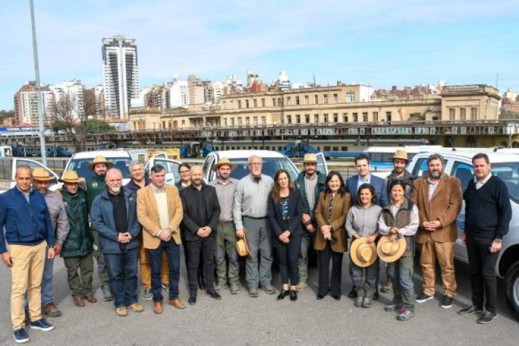 Guardaparques recibieron 5 camionetas para Areas Naturales Protegidas de Córdoba