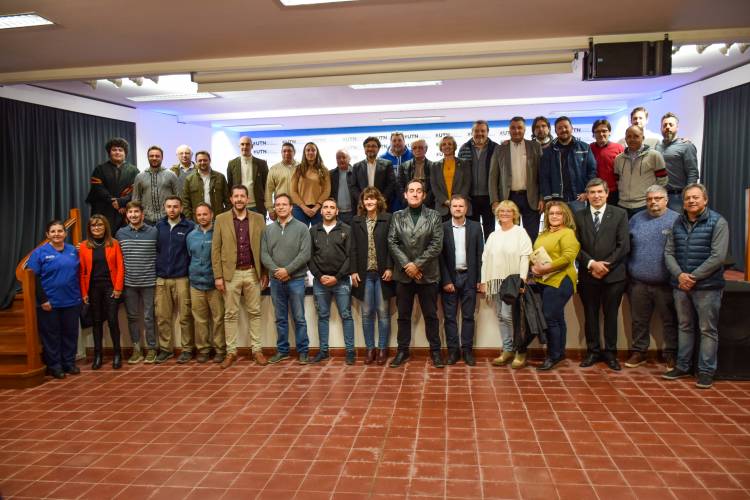 Se realizó un conversatorio para dialogar sobre el 40° aniversario del retorno de la democracia   