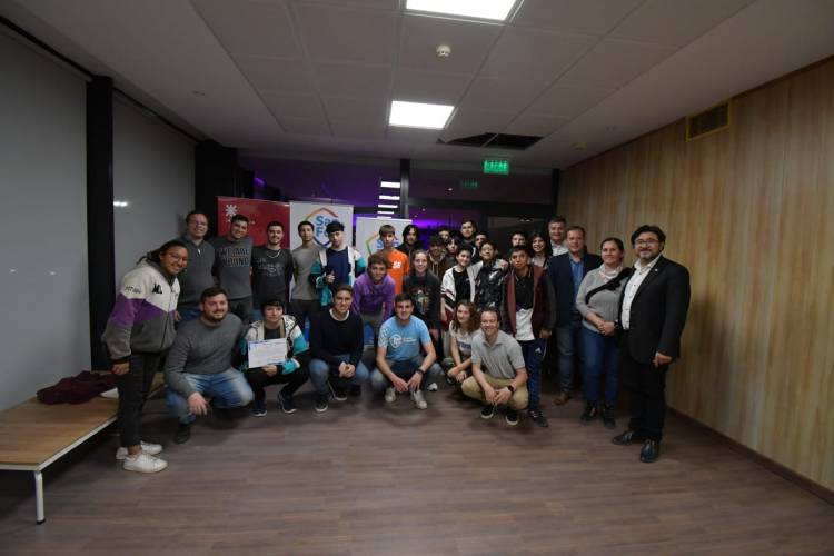 Se entregaron certificados del curso de introducción a la robótica