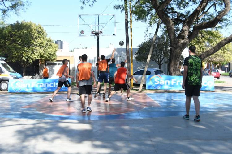 Exitosa primera edición del torneo básquet 3x3 y jornada de Eco Canje