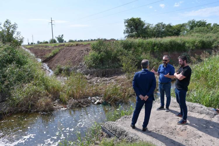 Continúan las tareas de rectificación, limpieza y acondicionamiento de canales de desagües