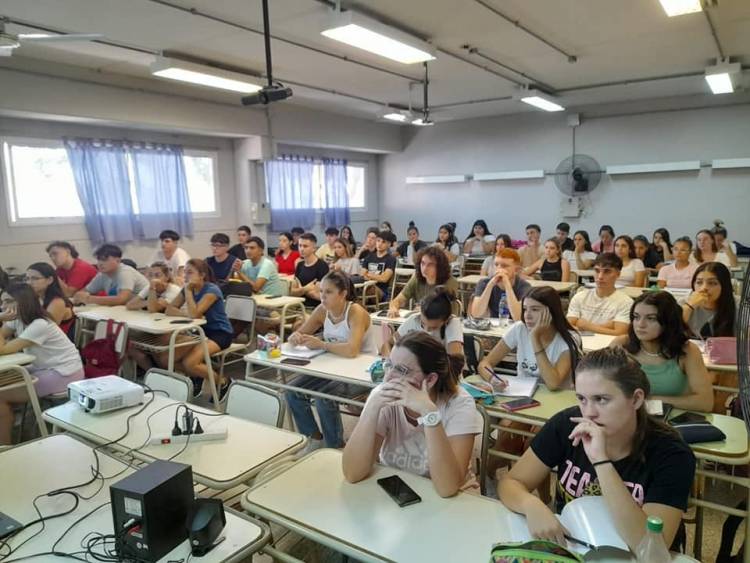Ingreso 2024: El CRES reabrió sus puertas para recibir la documentación de inscripciones a las carreras universitarias