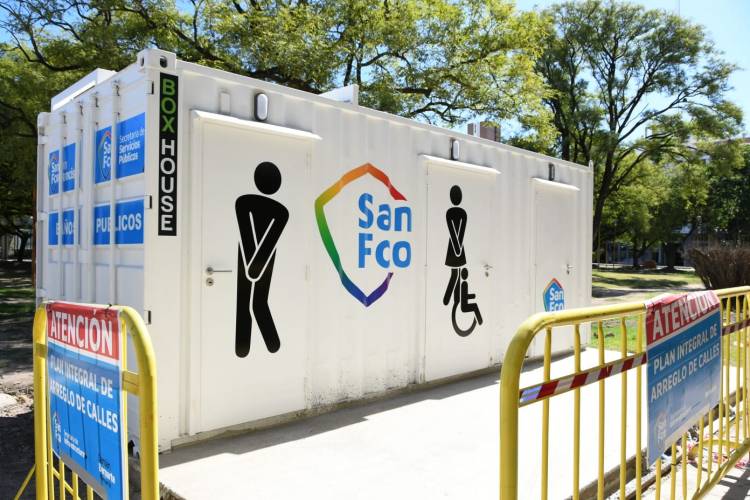Nuevo baño público en el centro de la ciudad 