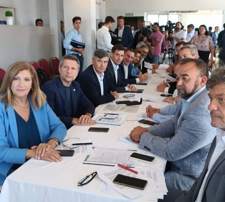 Continuidad del transporte urbano: Bernarte se reunió con intendentes de 10 provincias para analizar soluciones