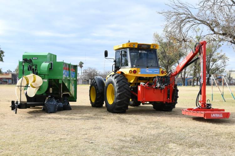 Bernarte presentó dos nuevas maquinarias para el área de Servicios