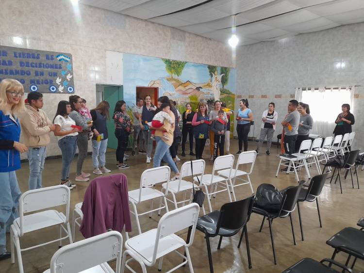 El municipio llevó a cabo el taller sobre “Crianza respetuosa” en guardería