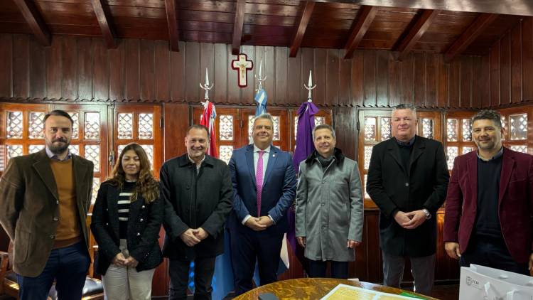 El municipio y la Facultad de Ciencias Médicas acordaron la realización de cursos para la profesionalización y formación del personal sanitario municipal