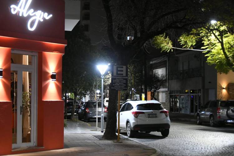 La Municipalidad inauguró 47 luminarias para uso peatonal sobre calle Iturraspe