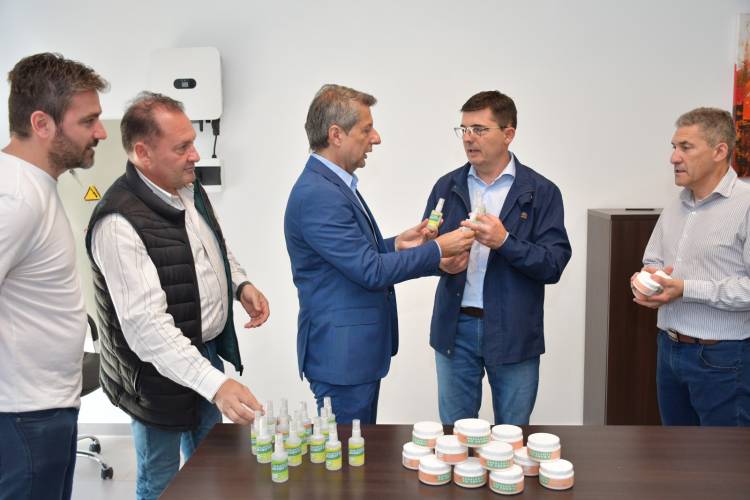 PREVENCIÖN DENGUE: El municipio realizó la primera entrega de repelentes en crema 