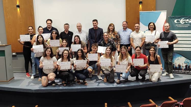 Se entregaron certificados del Curso de Herramientas Contables