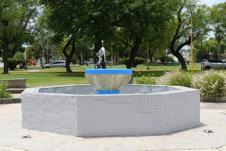 Bernarte inauguró la segunda etapa de refuncionalización de la Plaza Vélez Sarsfield