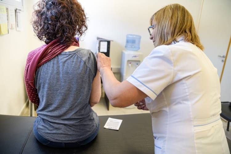 Salud amplía la convocatoria para la vacuna contra el dengue