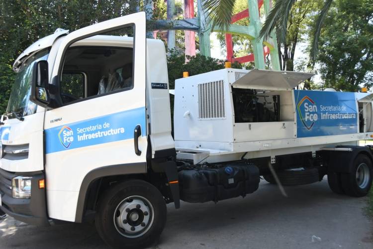 La Municipalidad adquirió un nuevo camión desobstructor para la Amos