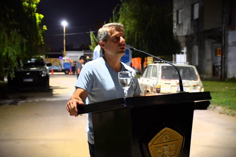 Bernarte inauguró luces led en un sector de barrio La Milka