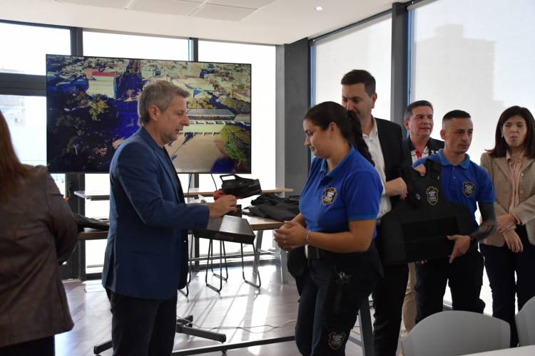 La Provincia entregó armas menos letales a la Guardia Local de Prevención y Convivencia