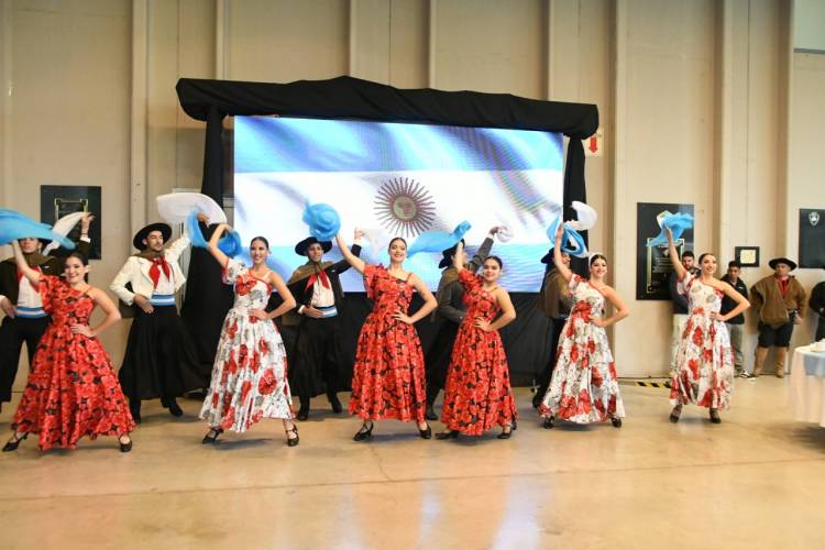 En el 215° aniversario de la Revolución de Mayo, Bernarte brindó su mensaje en el Superdomo