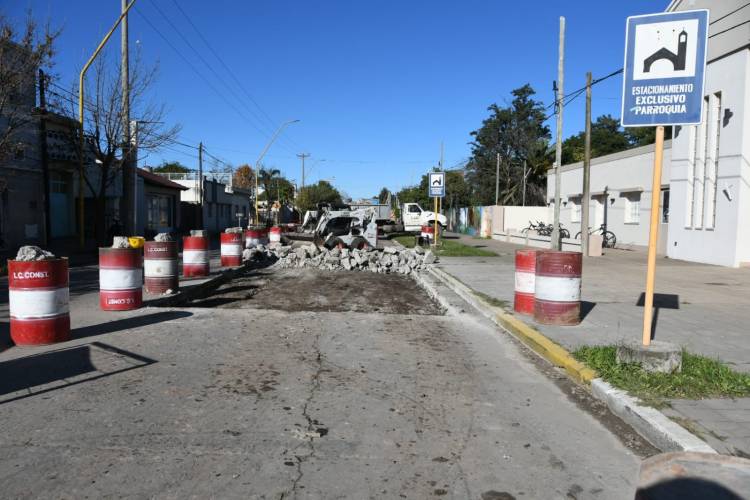 Bernarte supervisó el avance de la 10º etapa de bacheo en la ciudad