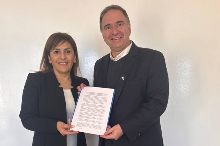 Córdoba y Santa Cruz sellan un acuerdo para fortalecer la educación pública