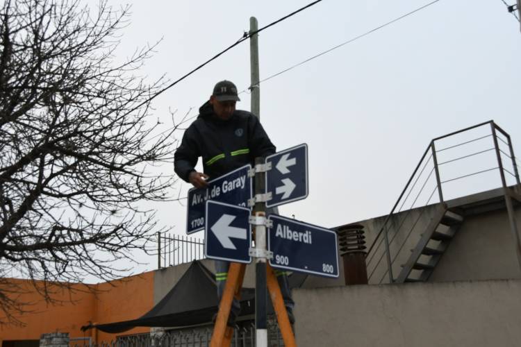 Se realiza el recambio de nomencladores por Av. Juan de Garay